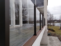 Glass raling on Trex deck